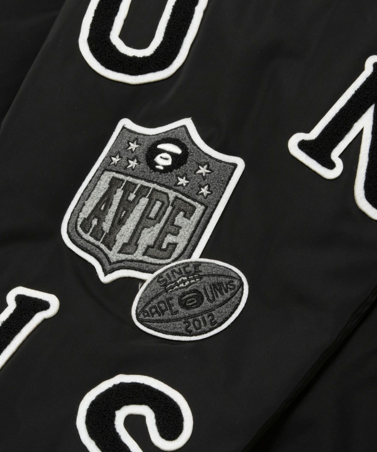 에이프(AAPE) 문페이스 콜라쥬 뱃지 베이스볼 재킷 / AAPJKM7742XXPBKX