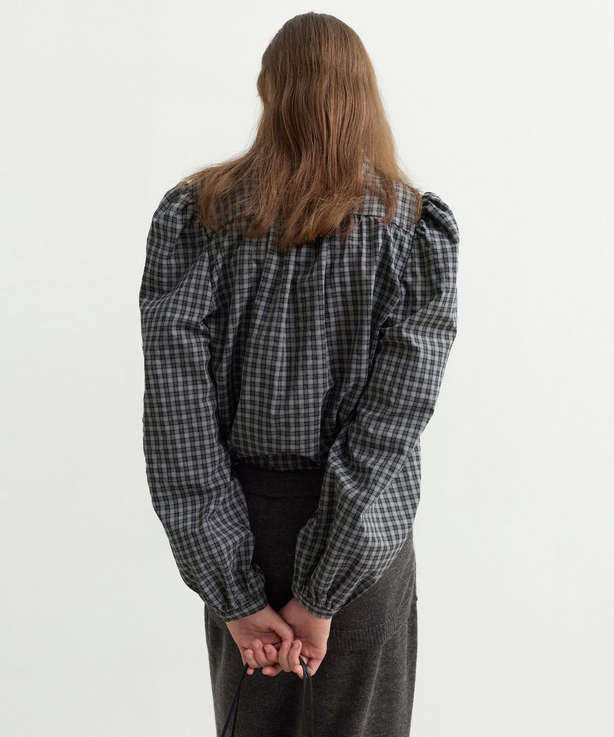 르바(LEVAR) Atelier Ruffle Blouse - Check Charcoal