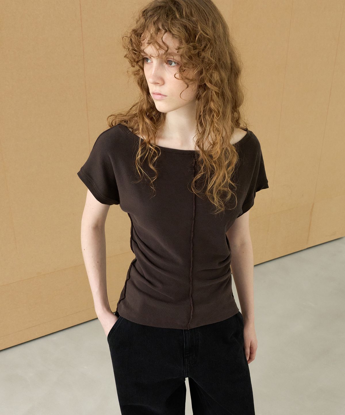 르바(LEVAR) Curve Dolman T-shirt - Choco Brown