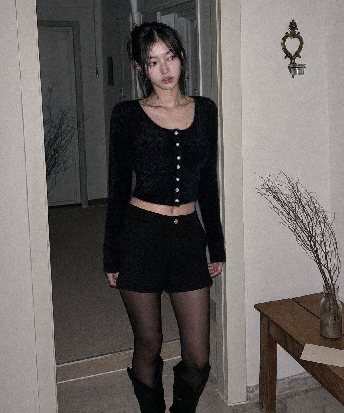 루루심(RURUSIM) 스노우 플레이크 스쿱넥 펄 가디건 블랙