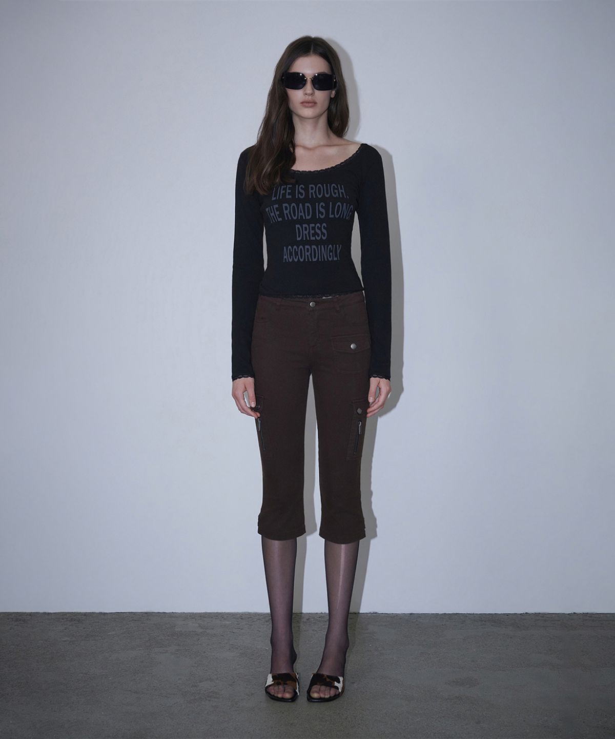 로타입(ROUGHTYPE) Pocket Cargo Capri Pants - Brown