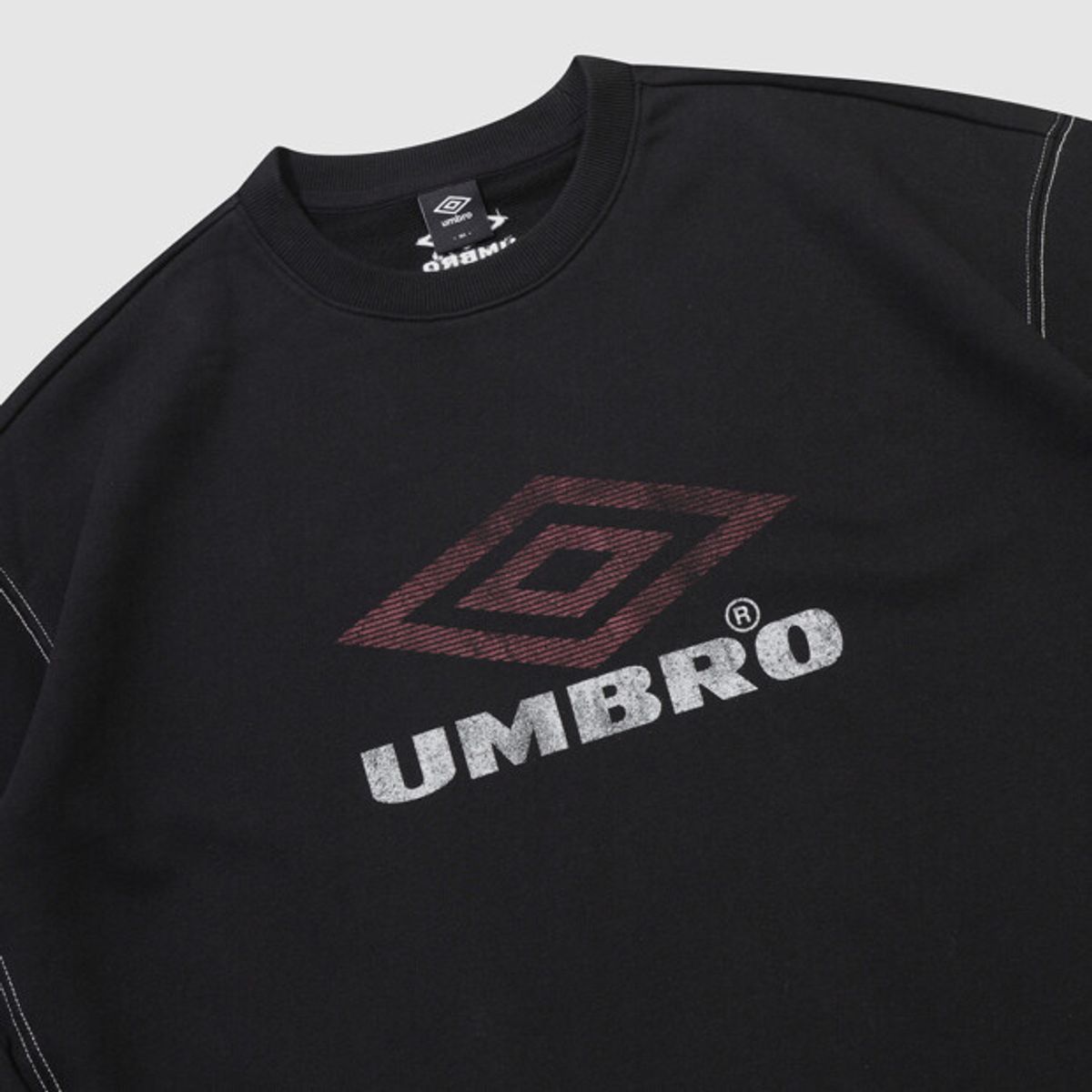 엄브로(UMBRO) 크리스피 타슬란 맨투맨 블랙 UR324CFS91