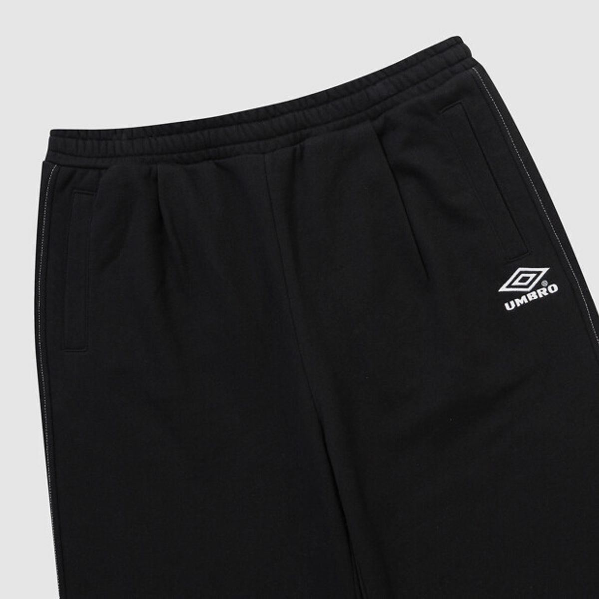 엄브로(UMBRO) 크리스피 타슬란 조거 & 와이드 2WAY 스웨트 팬츠 블랙 UR323CFP91