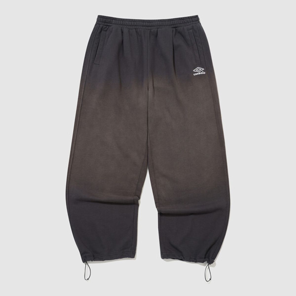 엄브로(UMBRO) 크리스피 타슬란 조거 & 와이드 2WAY 스웨트 팬츠 챠콜 UR323CFP91