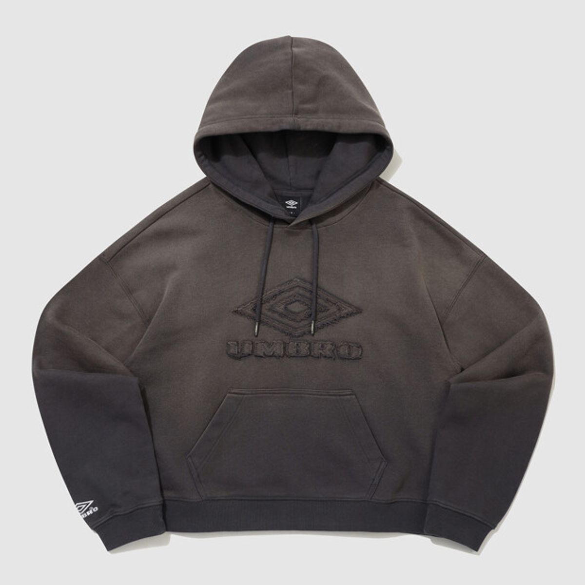 엄브로(UMBRO) 크리스피 타슬란 워싱 후드 티셔츠 챠콜 UR324CHD91