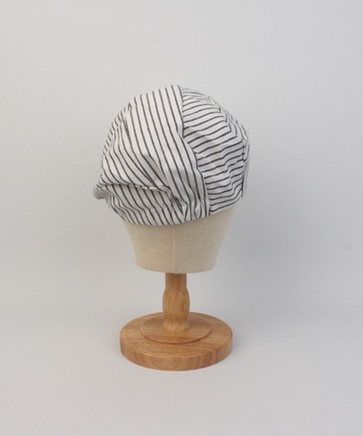 유니버셜 케미스트리(UNIVERSAL CHEMISTRY) Stripe Wrinkle White Wire Marine Cap 주름모자