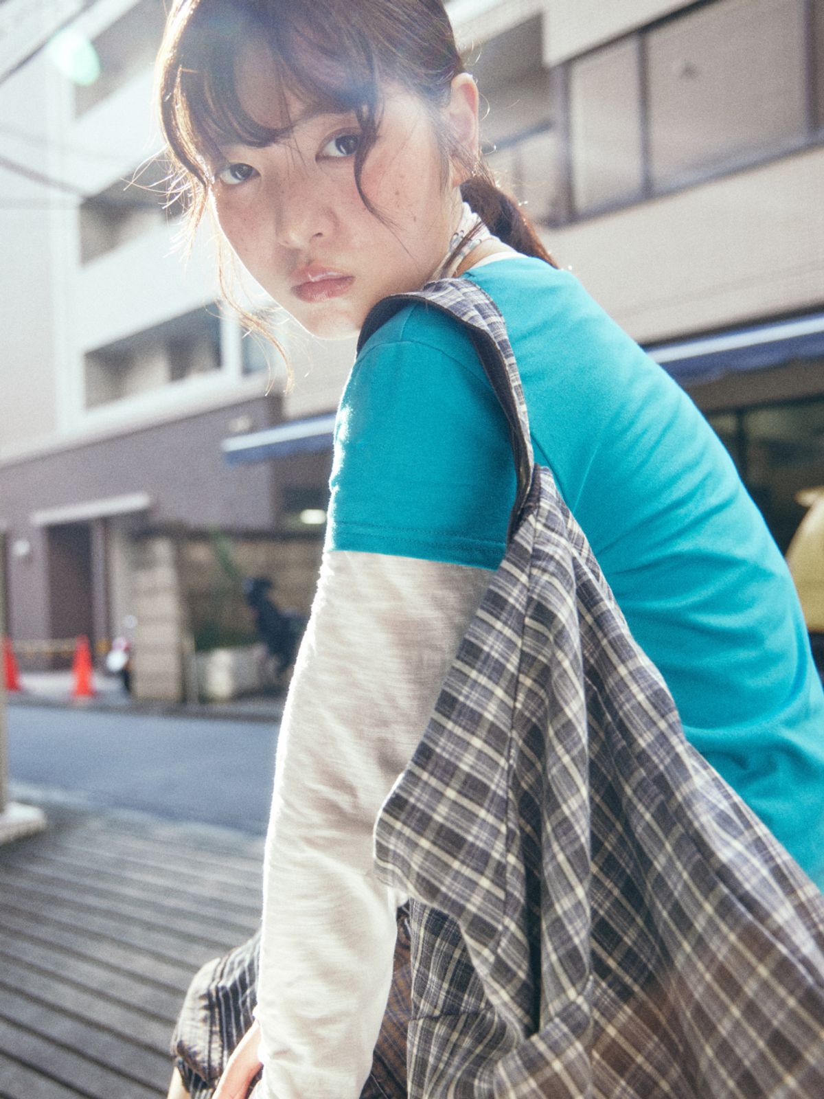 무음(MUWM) 플로피 크로스-숄더백 Floppy Cross-Shoulder Bag (Charcoal_Check)
