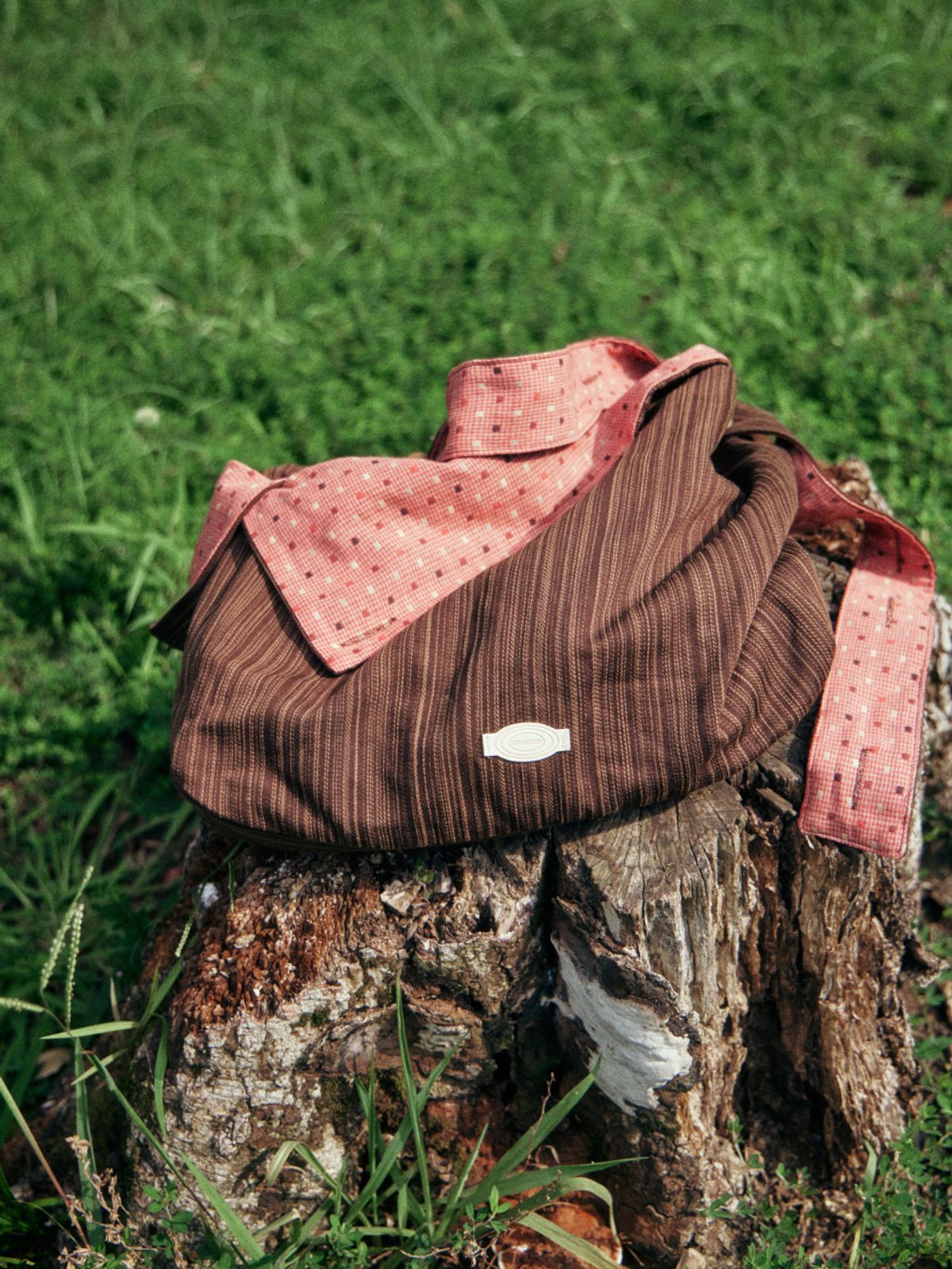 무음(MUWM) 플로피 크로스-숄더백 Floppy Cross-Shoulder Bag (Brick Brown_Dot)