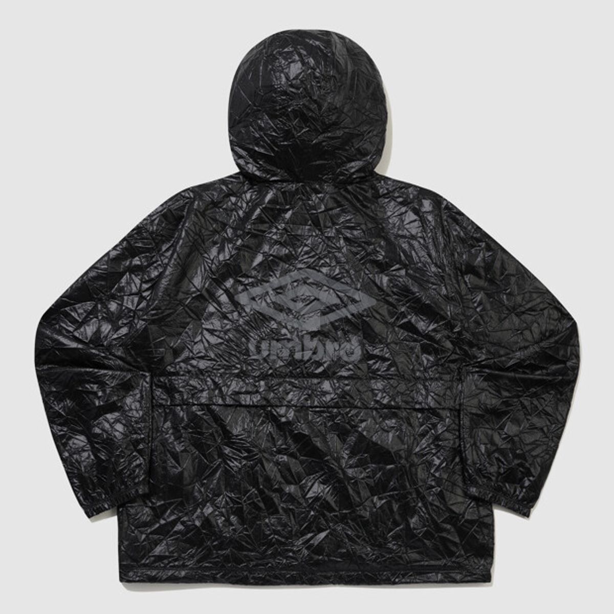 엄브로(UMBRO) 클래식 후드형 웜업 바람막이 자켓 블랙 UR324CJK95