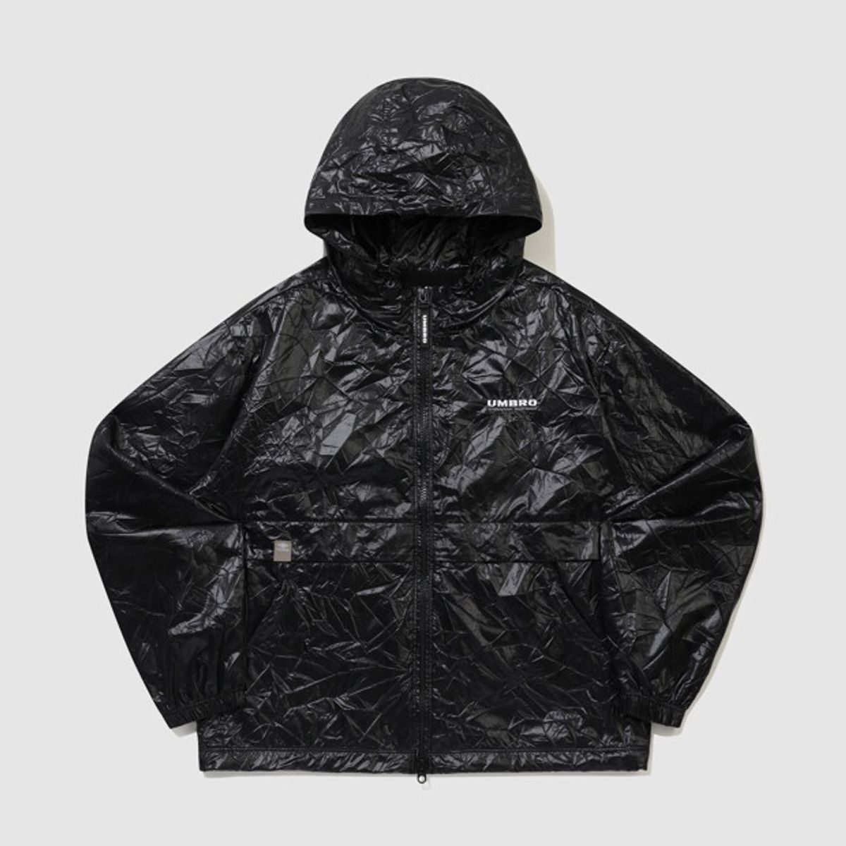 엄브로(UMBRO) 클래식 후드형 웜업 바람막이 자켓 블랙 UR324CJK95