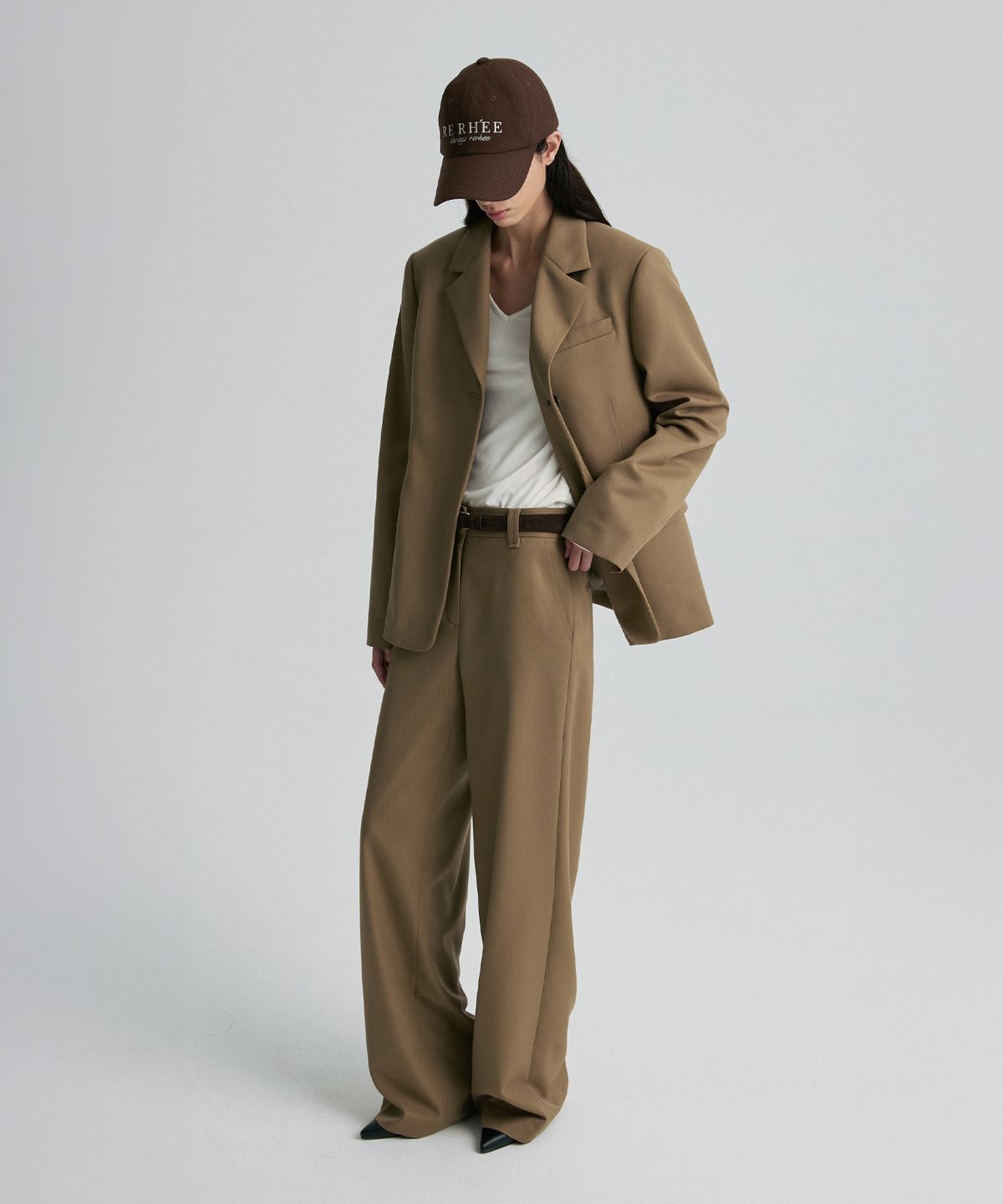 리이(RE RHEE) WOOL BLEND TAILORED TROUSERS TAUPE
