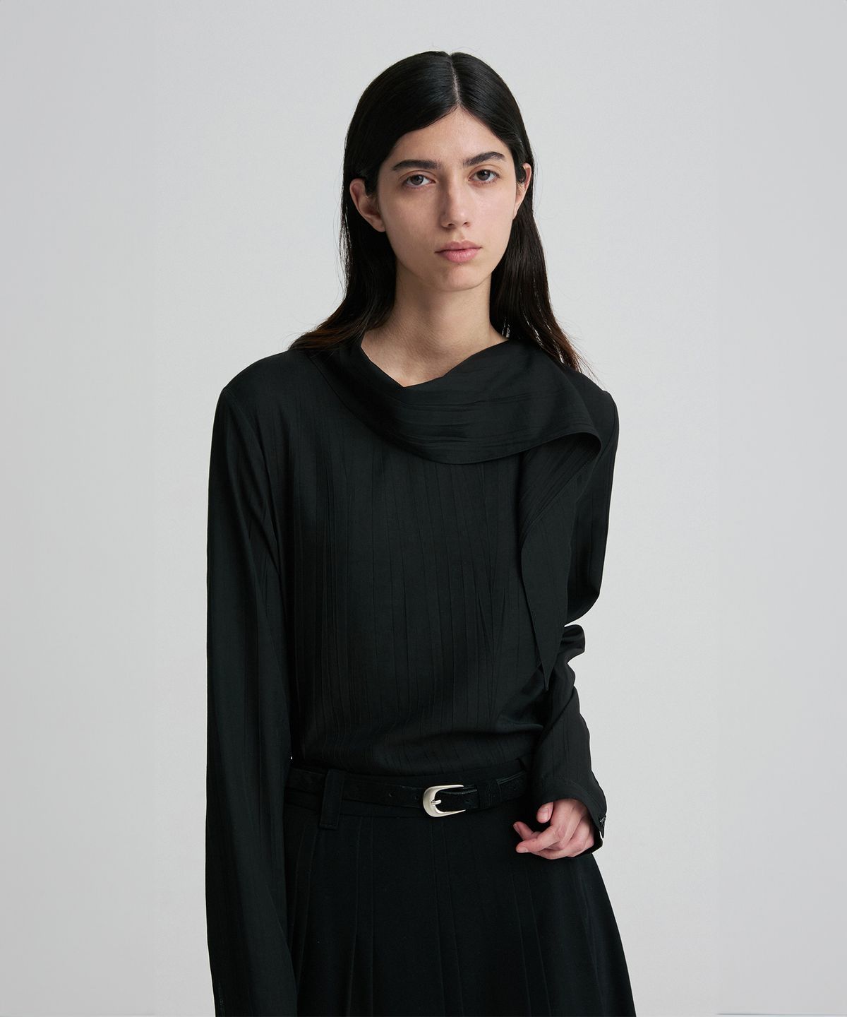 리이(RE RHEE) SCARF-DETAIL BLOUSE BLACK