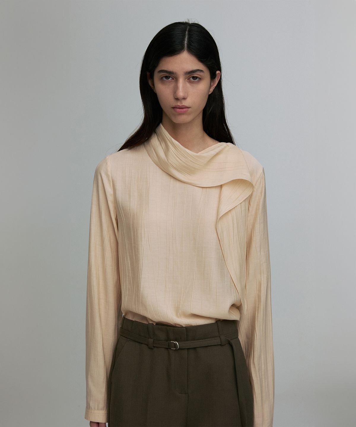 리이(RE RHEE) SCARF-DETAIL BLOUSE APRICOT