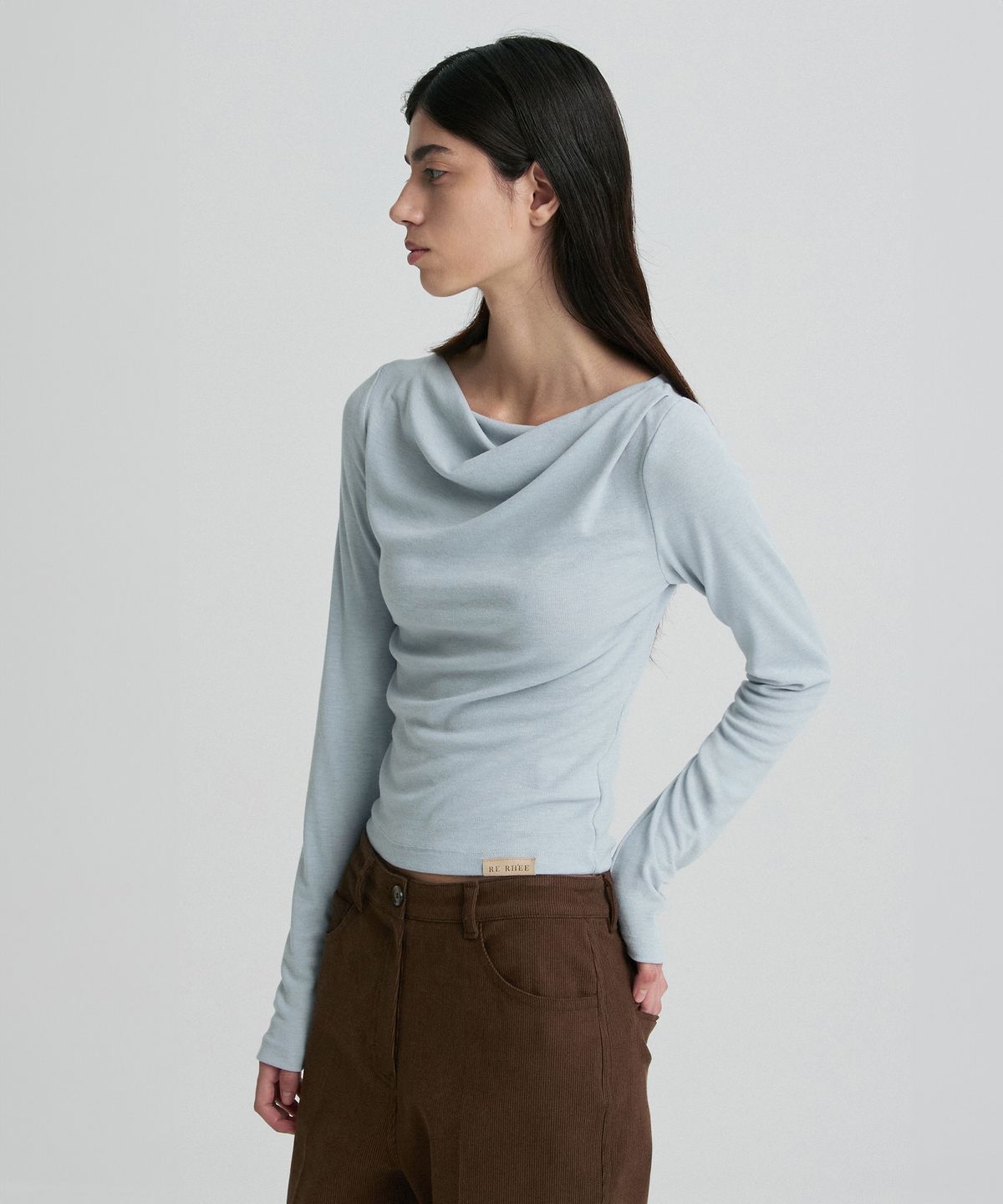 리이(RE RHEE) COWL-NECK FITTED LONG-SLEEVE TOP CLOUD