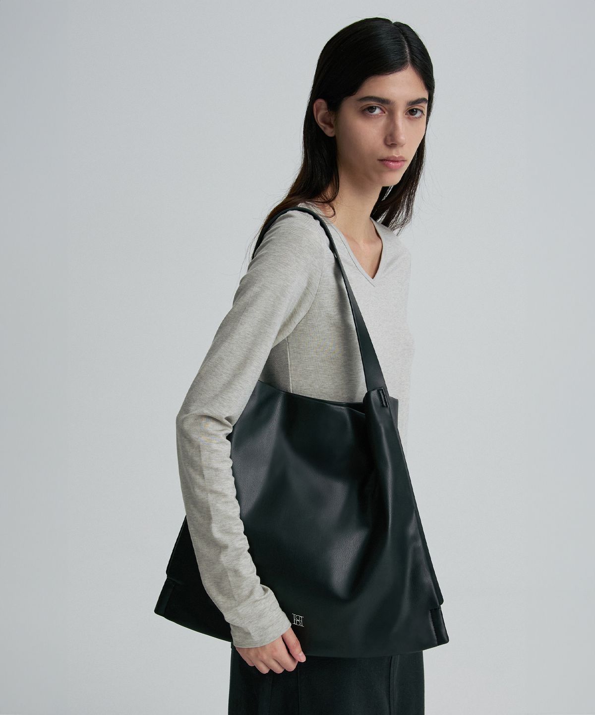 리이(RE RHEE) FLAT SHOULDER BAG