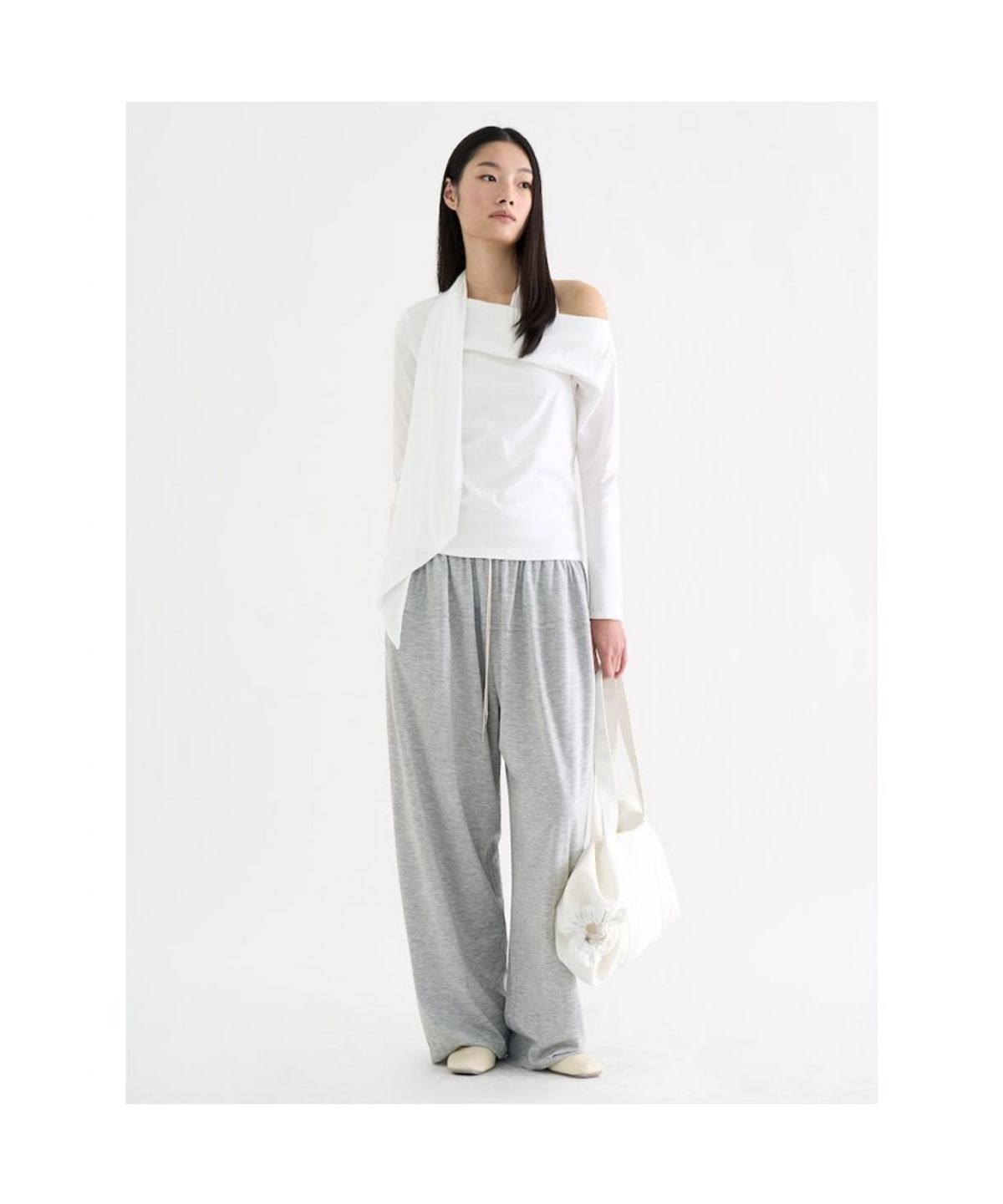 앙개(ANGGAE) Muffler TShirt   Ivory