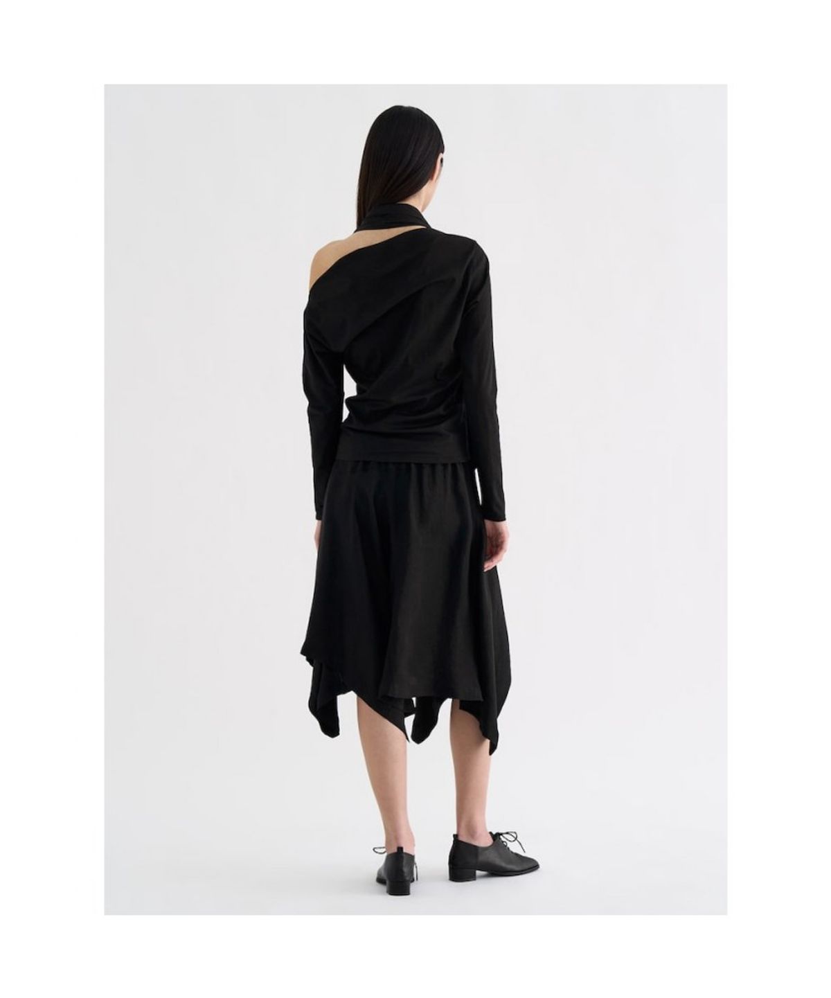 앙개(ANGGAE) Muffler TShirt   Black