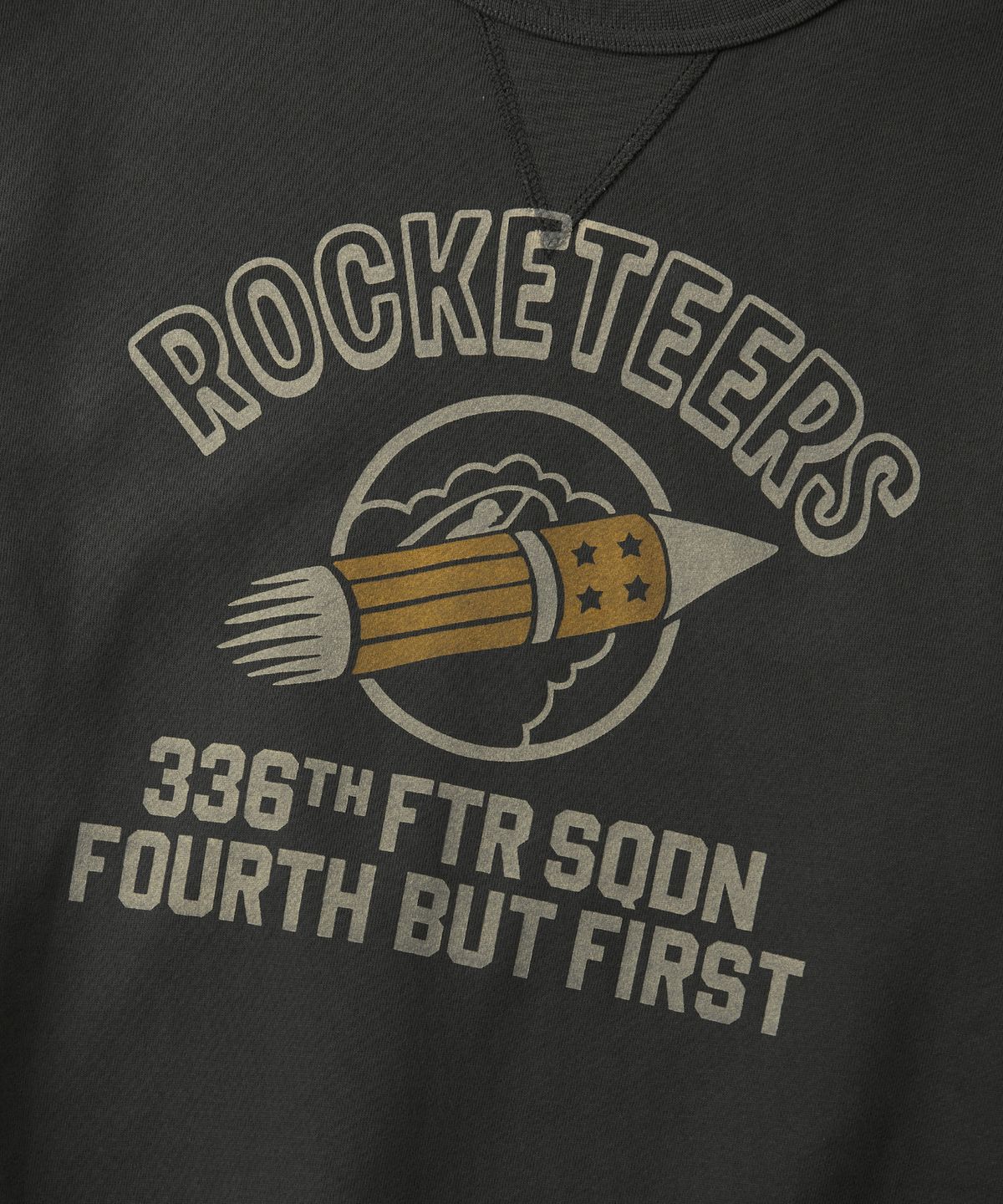 아웃스탠딩(OUTSTANDING) MIL SWEAT(ROCKETEERS)_CHARCOAL