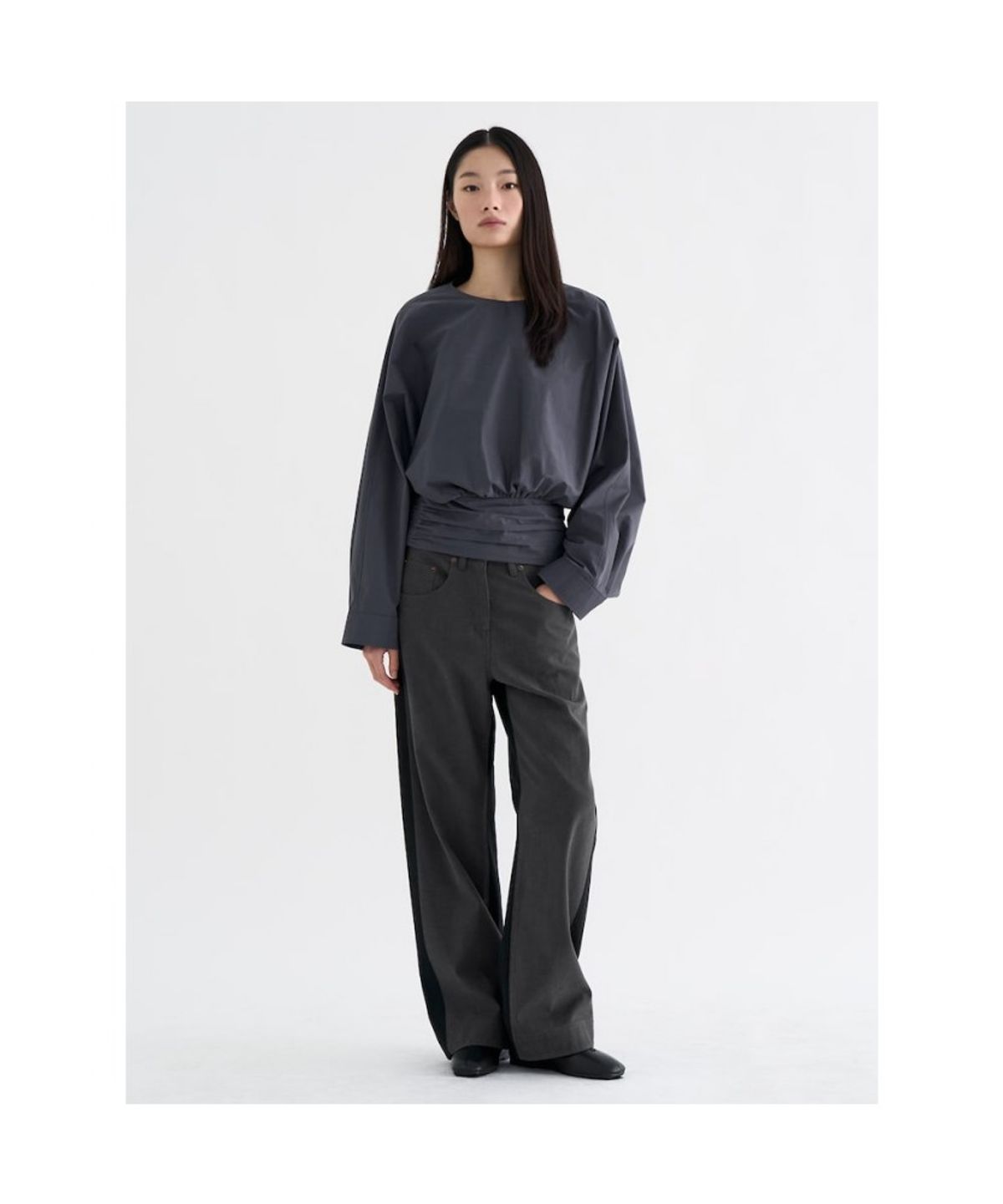앙개(ANGGAE) Draped Belt Blouse   Ash