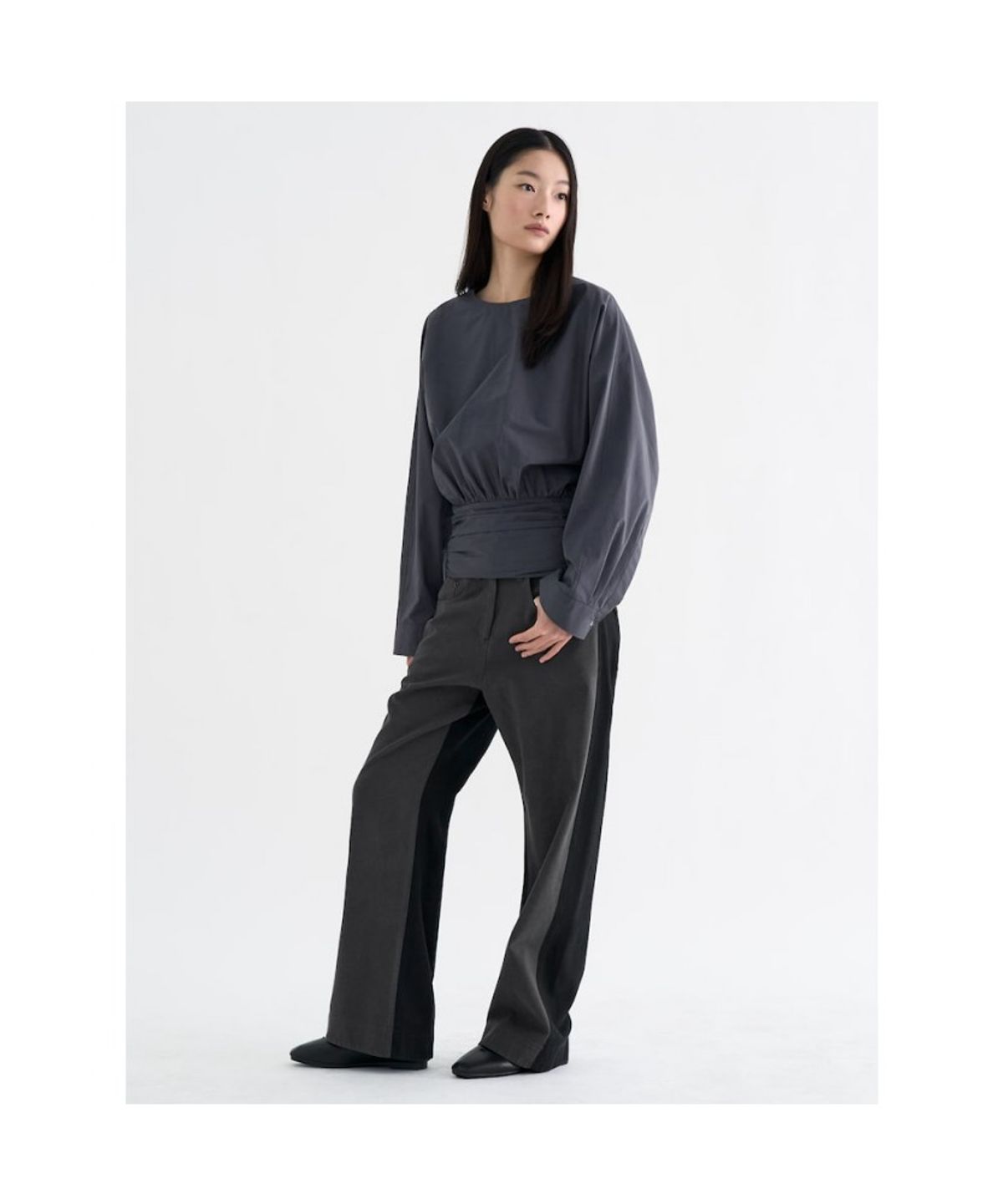 앙개(ANGGAE) Draped Belt Blouse   Ash