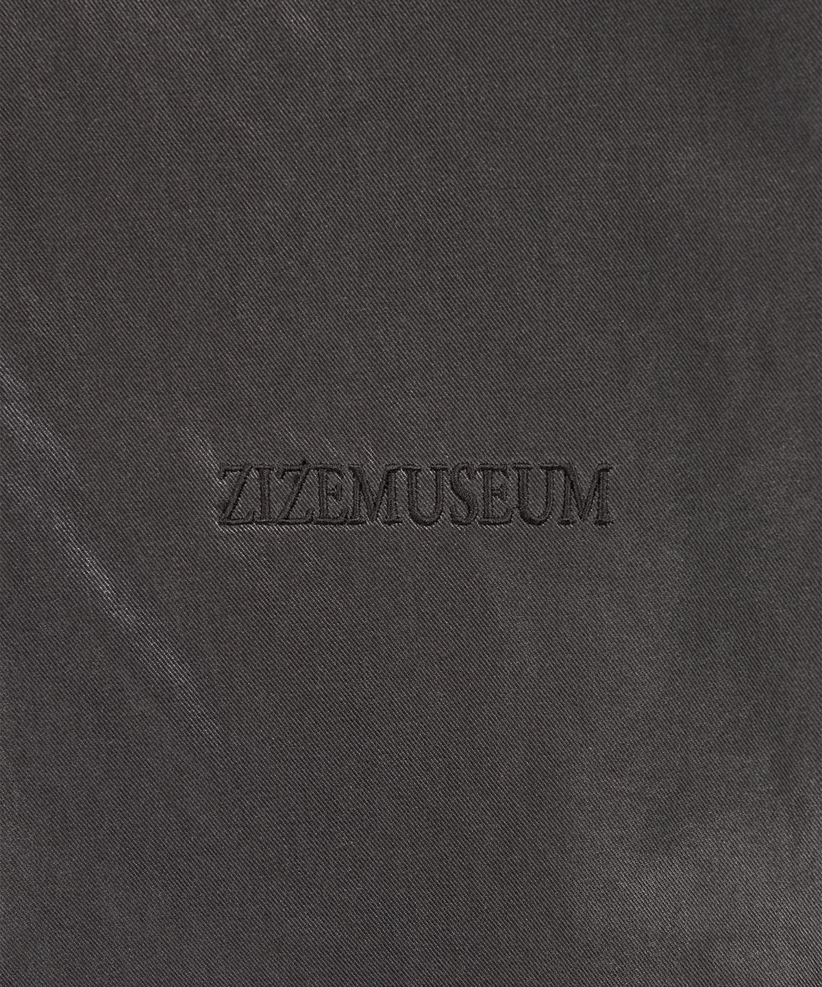 지제뮤지엄(ZIZEMUSEUM) OVERSIZED GLOSSY SHIRT JACKET (CHARCOAL)