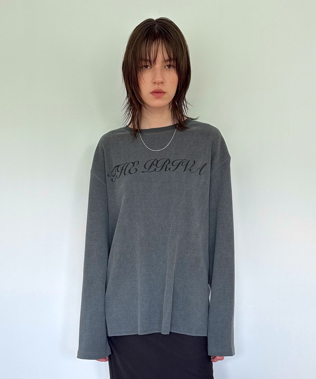 다이애그널(DIAGONAL) SLOGAN WAFFLE LONG SLEEVE TEE (charcoal)