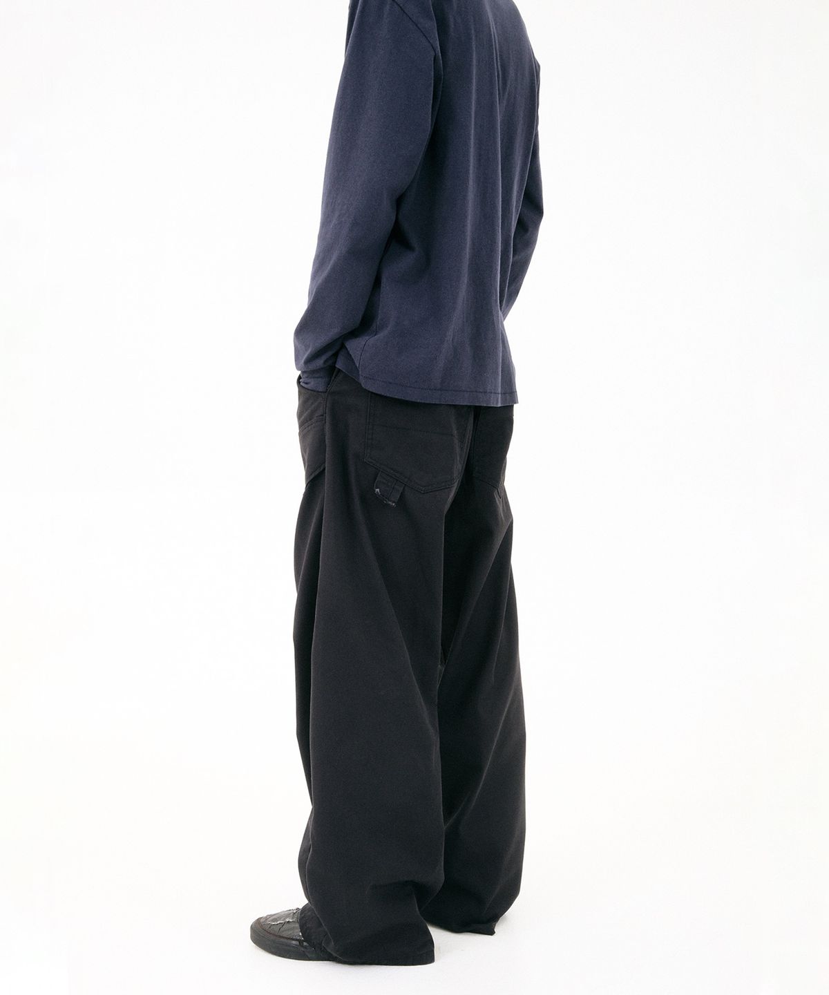 디키즈(DICKIES) 디키즈 x 해칭룸 Wide Curve Carpenter Pants Black