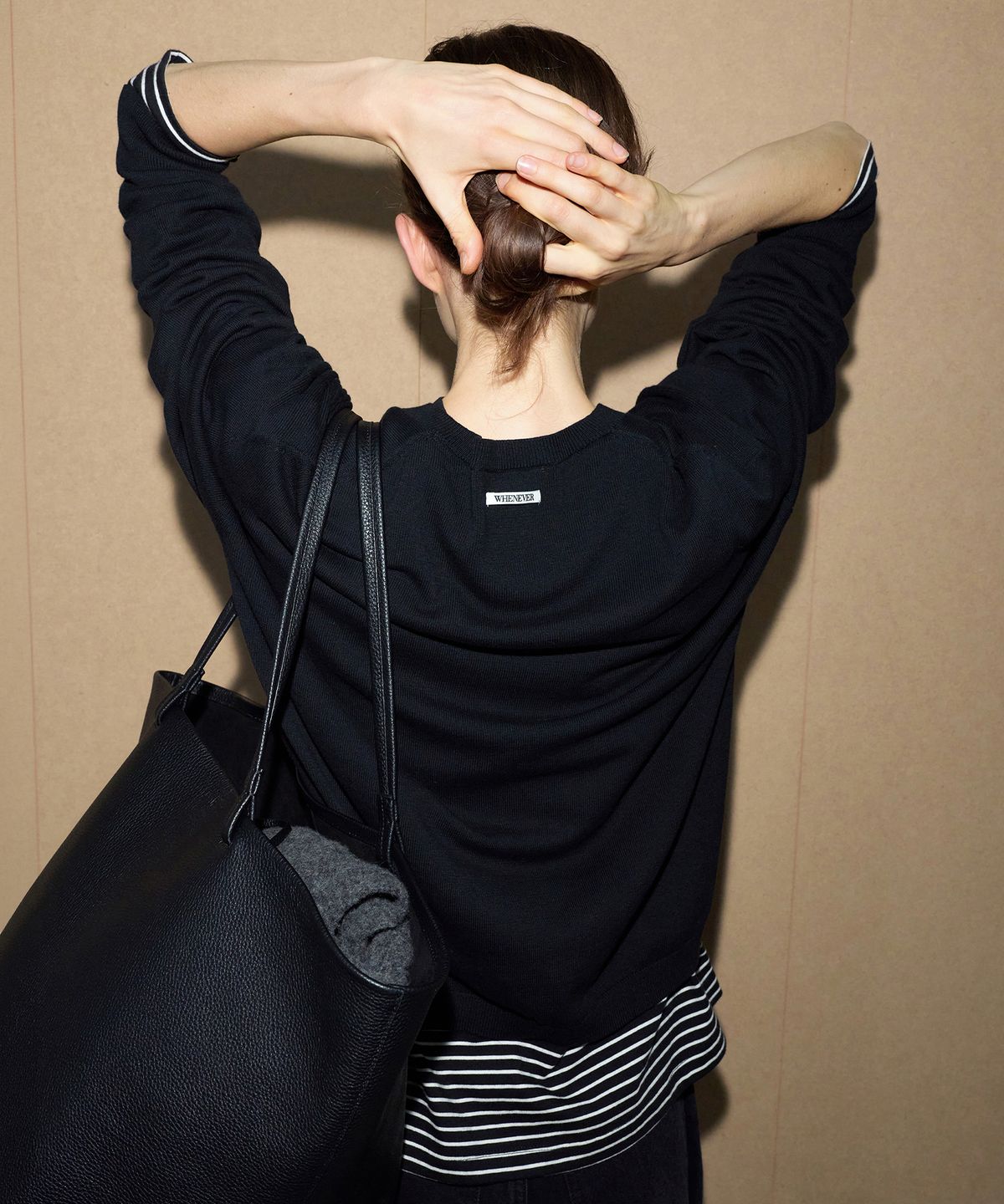 르바(LEVAR) All-day Cotton V-neck Knit - Black