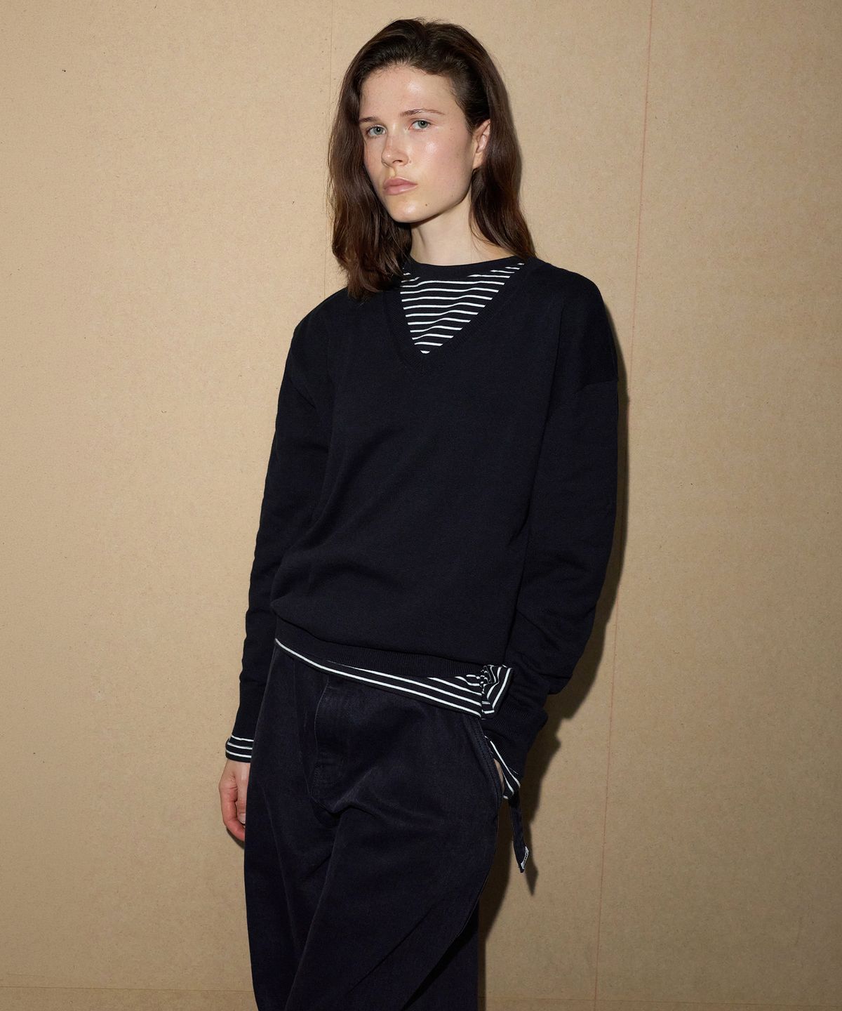 르바(LEVAR) All-day Cotton V-neck Knit - Black