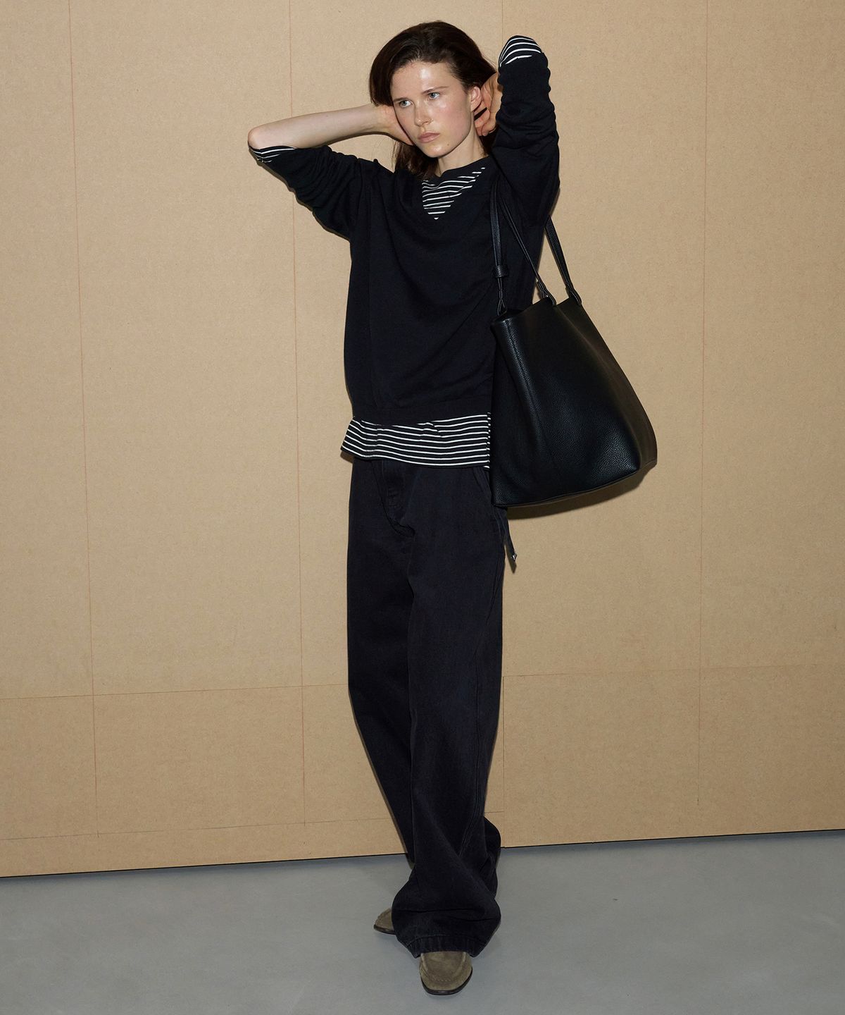 르바(LEVAR) All-day Cotton V-neck Knit - Black