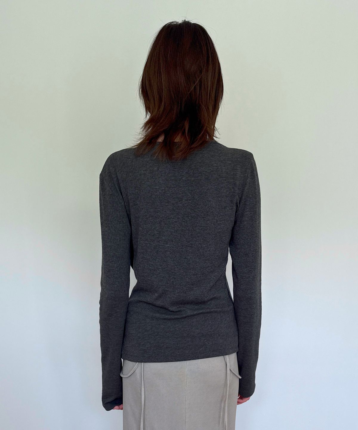다이애그널(DIAGONAL) DIAGONAL BUTTON STRAP CARDIGAN (charcoal)