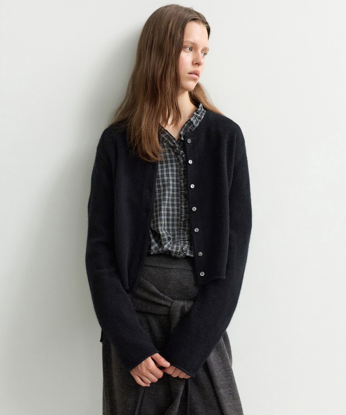 르바(LEVAR) Clean Edge Wool Cardigan - Black