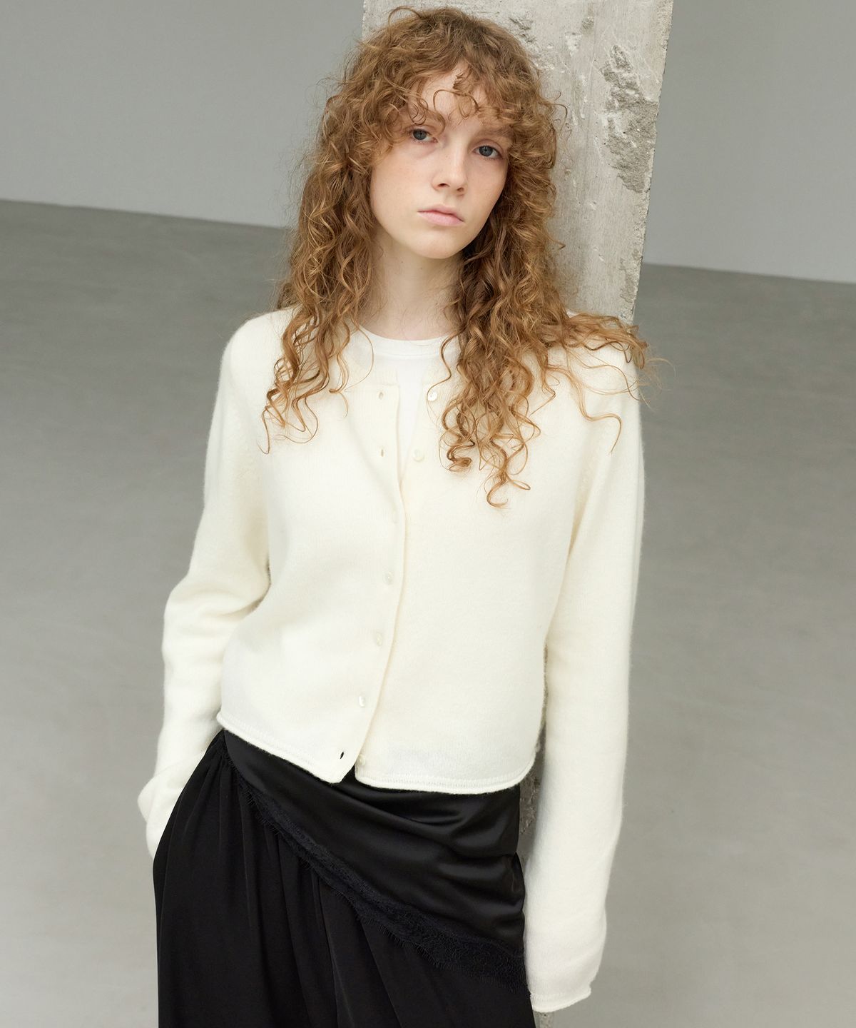 르바(LEVAR) Clean Edge Wool Cardigan - Vanilla Ivory