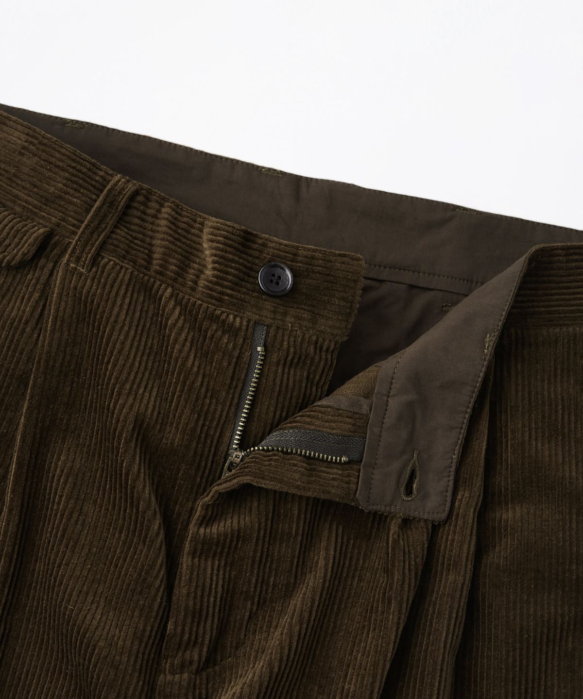 아웃스탠딩(OUTSTANDING) HIGH DENSITY CORDUROY DOUBLE PLEATED PANTS_BROWN