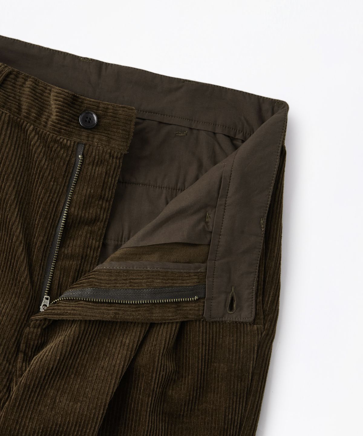 아웃스탠딩(OUTSTANDING) HIGH DENSITY CORDUROY DOUBLE PLEATED PANTS_BROWN