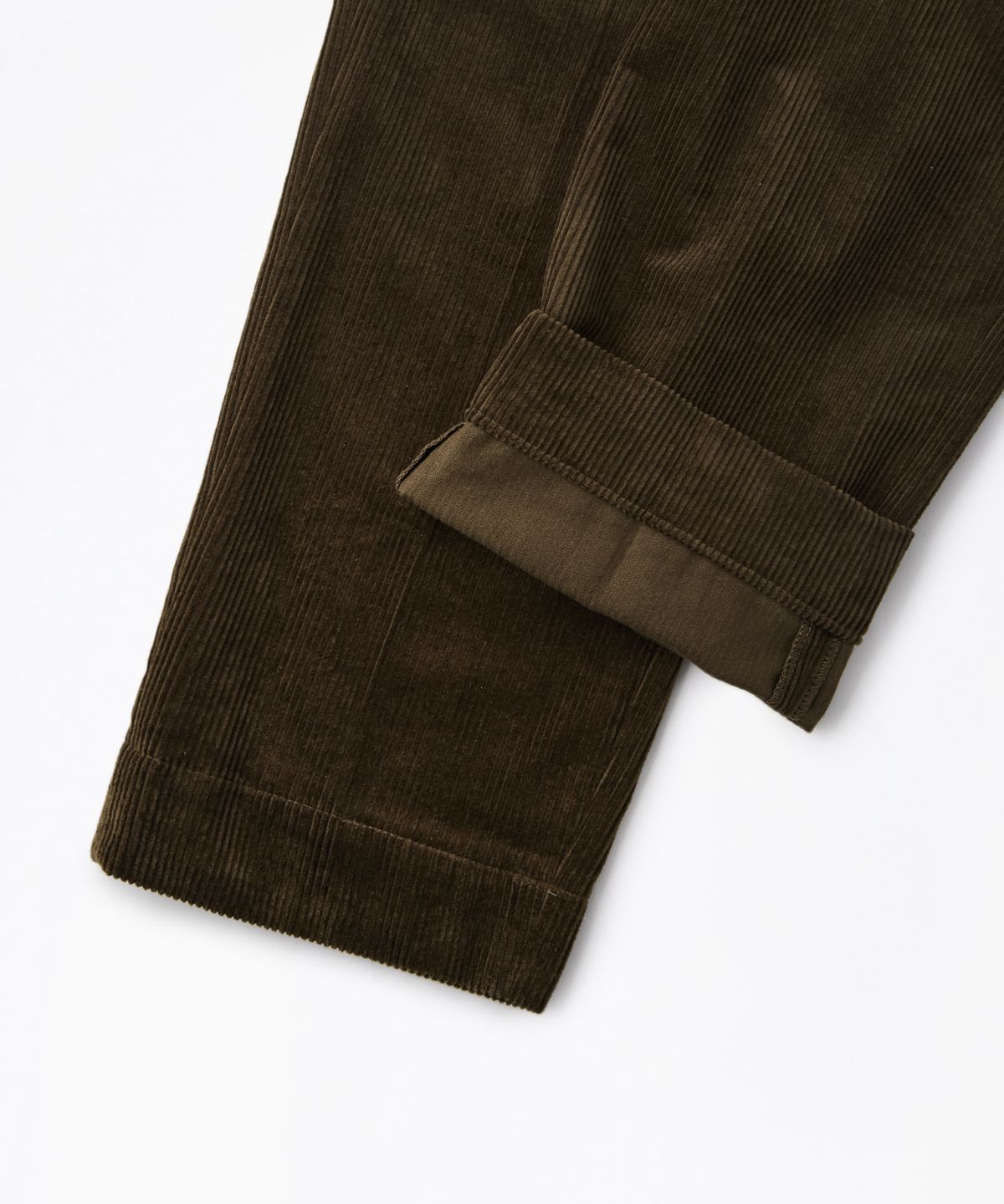 아웃스탠딩(OUTSTANDING) HIGH DENSITY CORDUROY DOUBLE PLEATED PANTS_BROWN
