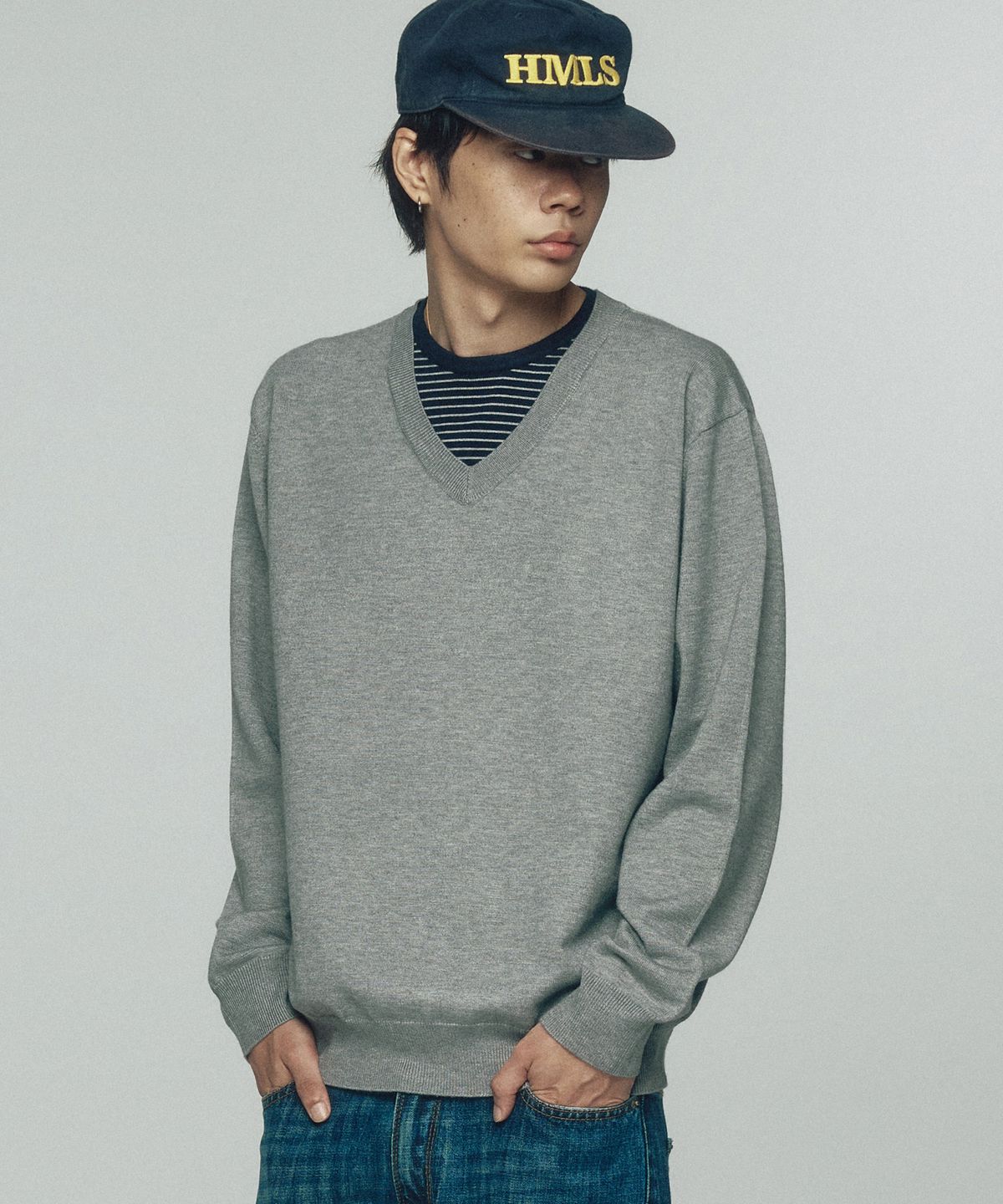 르아르(LEIRE) 스트라이프 레이어드 브이넥 니트 [그레이]
