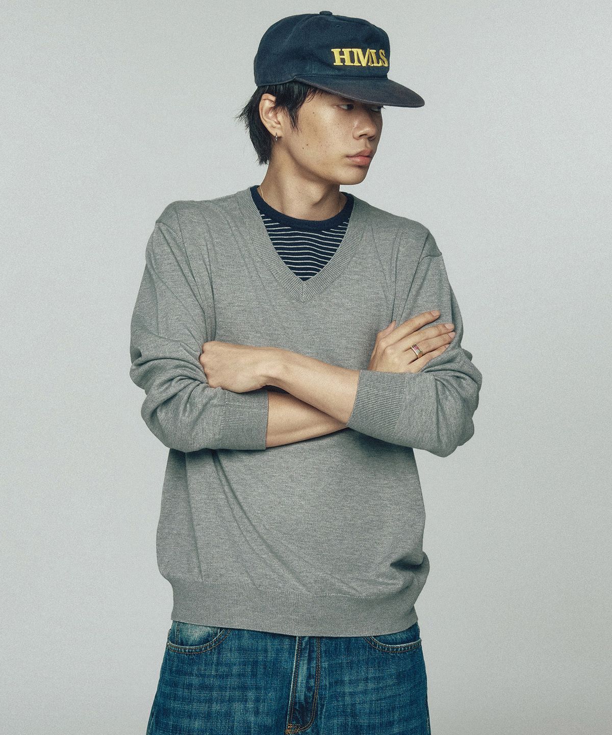 르아르(LEIRE) 스트라이프 레이어드 브이넥 니트 [그레이]