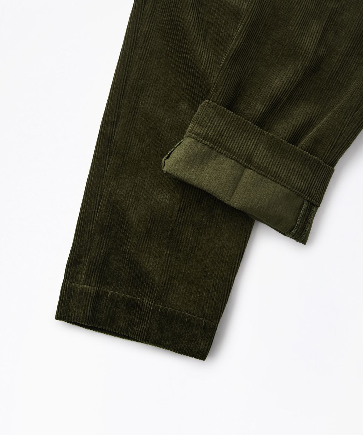 아웃스탠딩(OUTSTANDING) HIGH DENSITY CORDUROY DOUBLE PLEATED PANTS_D.OLIVE