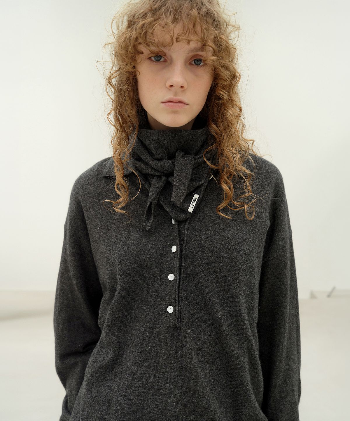 르바(LEVAR) Superfine Wool Henley Knit Set - Charcoal