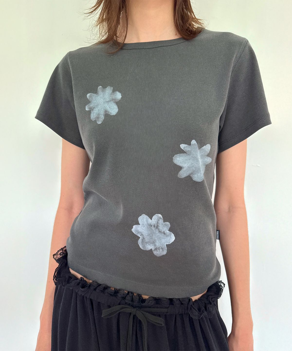 다이애그널(DIAGONAL) FLORAL BLEED TEE (charcoal)