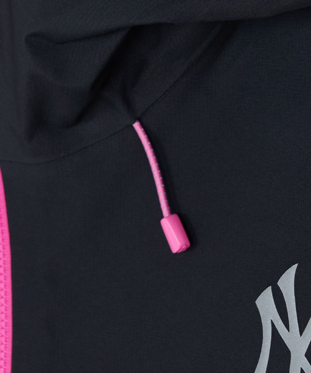 엠엘비(MLB) 여성 고어텍스 립스탑 3L 크롭 바람막이 NY (Black)