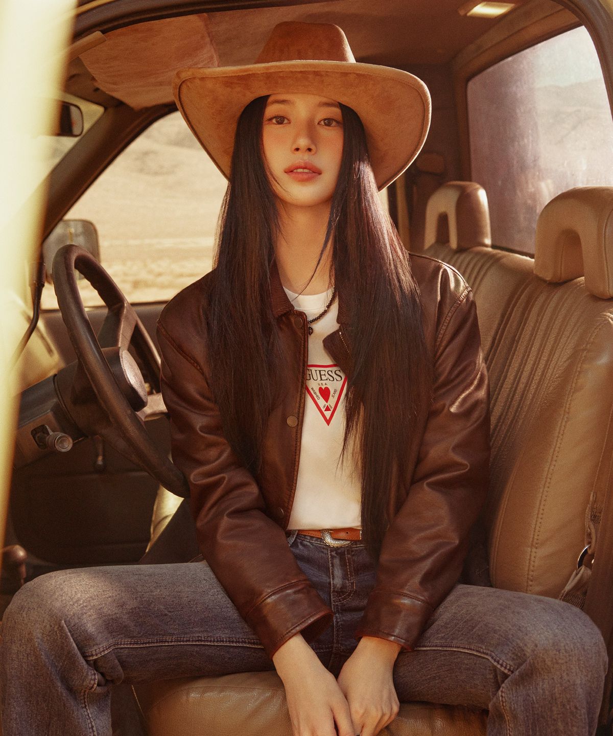 게스(GUESS) 1color  로우라이즈 워싱 부츠컷 YQ3D1137