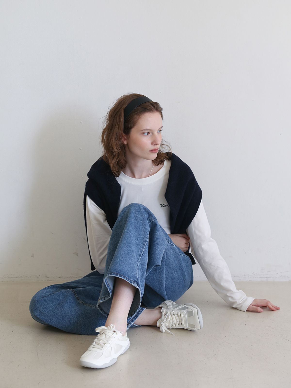 베르네프(VERTNEUF) 오버핏 로고 자수 티셔츠_아이보리