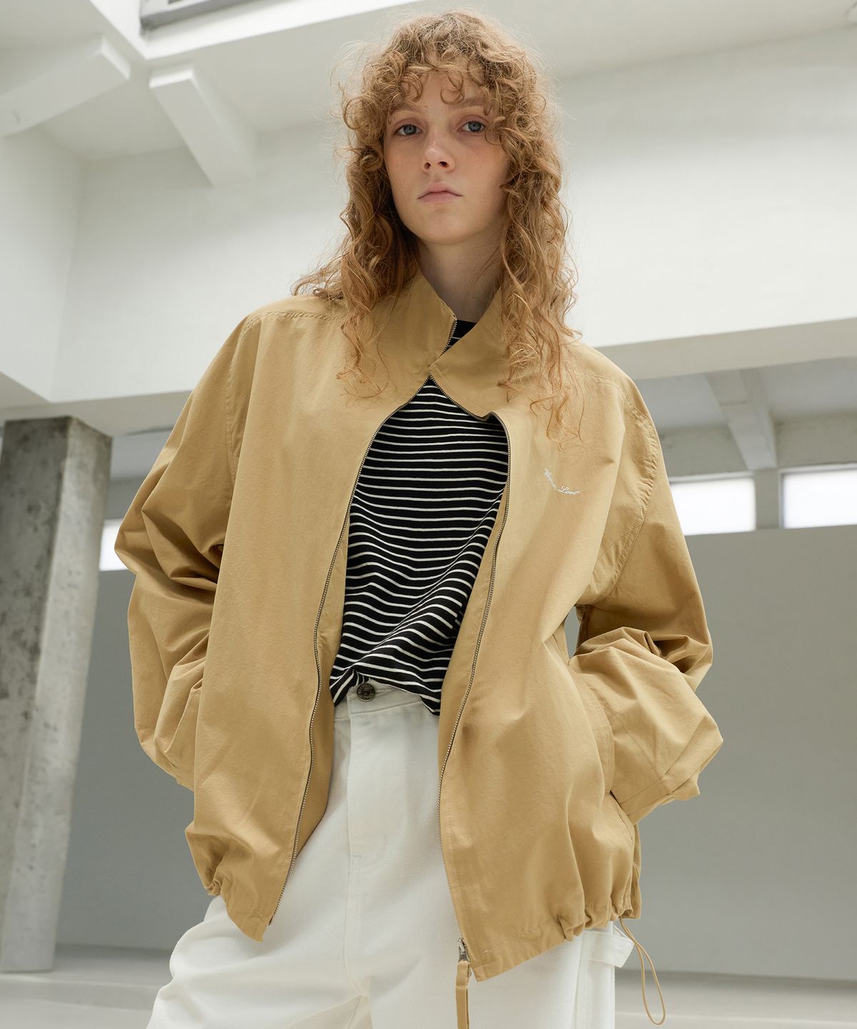 르바(LEVAR) Ground Raglan Zip-up Jumper - Camel Beige