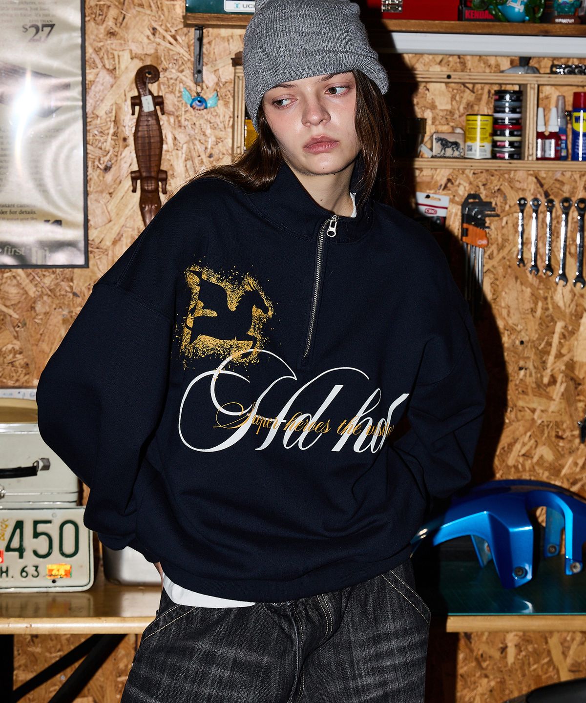 후드후드(HOODHOOD) 그래픽 하프 집업 맨투맨 네이비