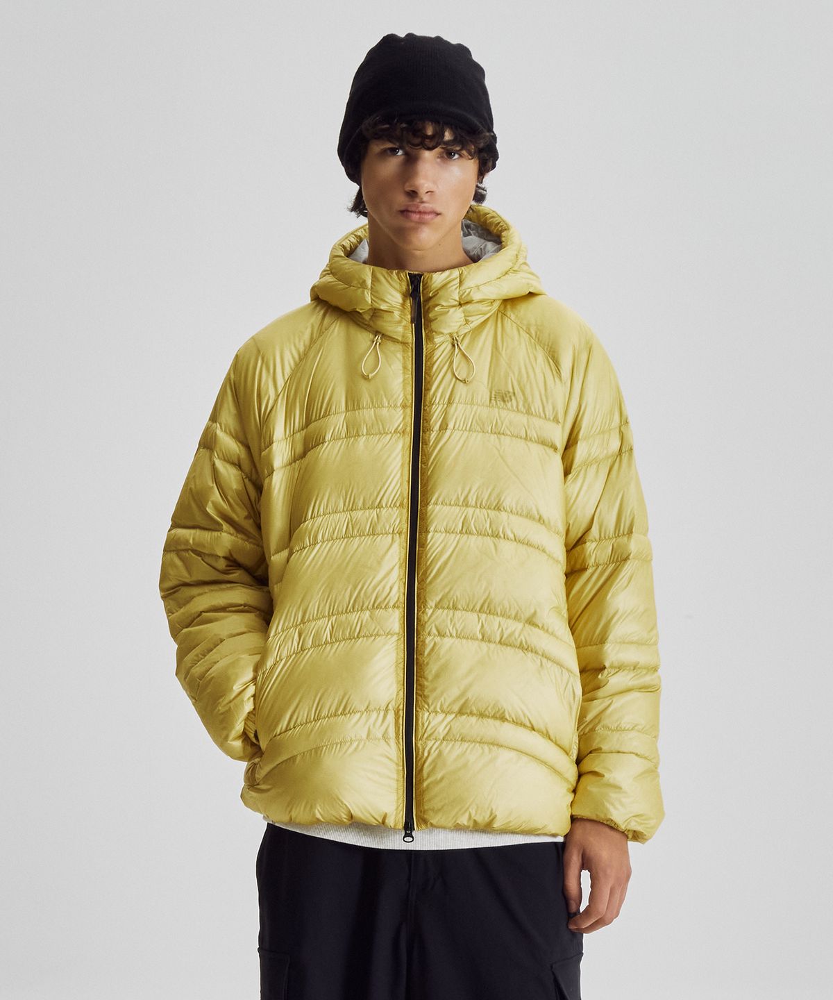 뉴발란스(NEW BALANCE) NBNPG41913 / UNI 플라잉77 슈퍼라이트 후드형 경량 구스다운 (B/YELLOW)