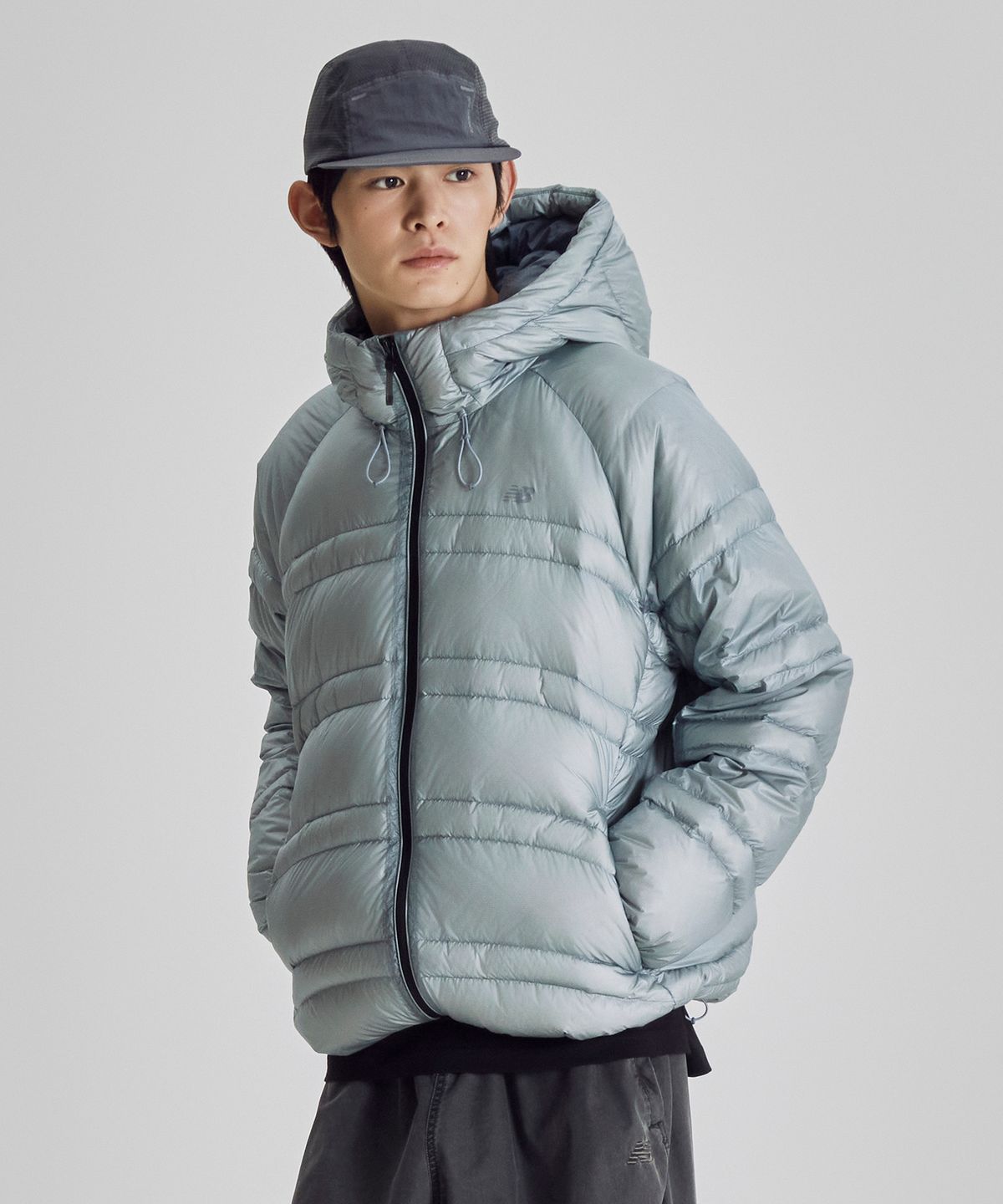 뉴발란스(NEW BALANCE) NBNPG41913 / UNI 플라잉77 슈퍼라이트 후드형 경량 구스다운 (A/BLUE)