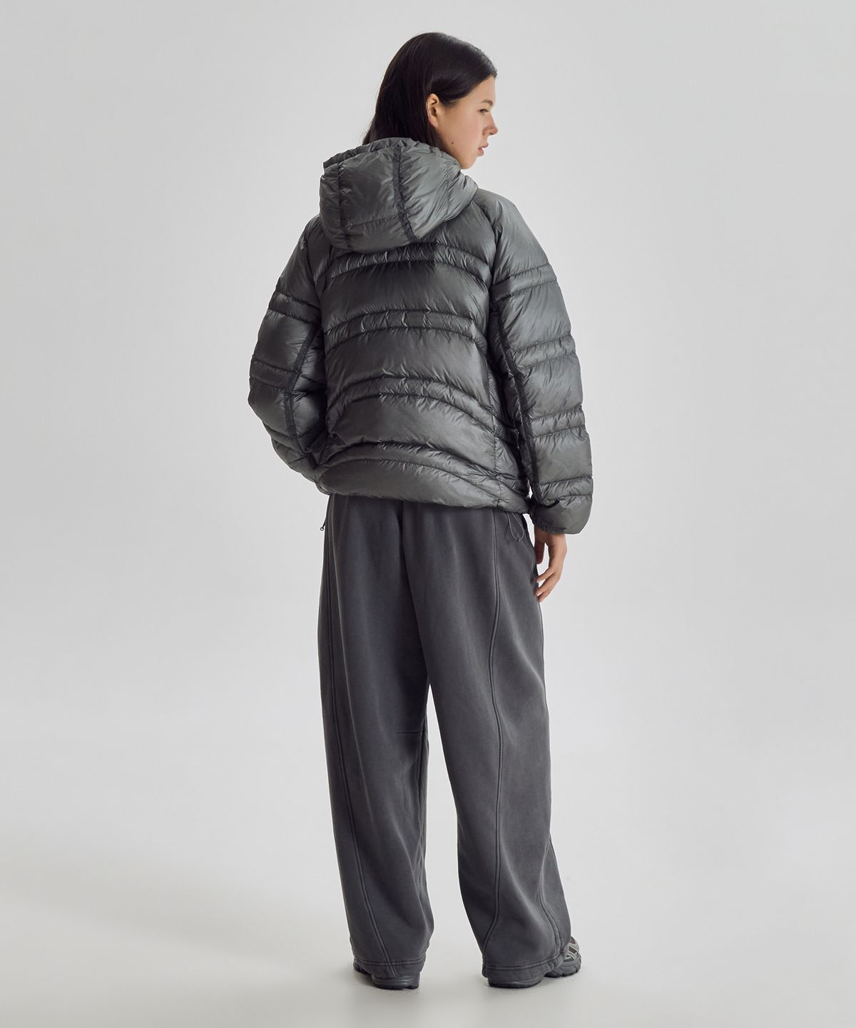 뉴발란스(NEW BALANCE) NBNPG41913 / UNI 플라잉77 슈퍼라이트 후드형 경량 구스다운 (CHARCOAL)