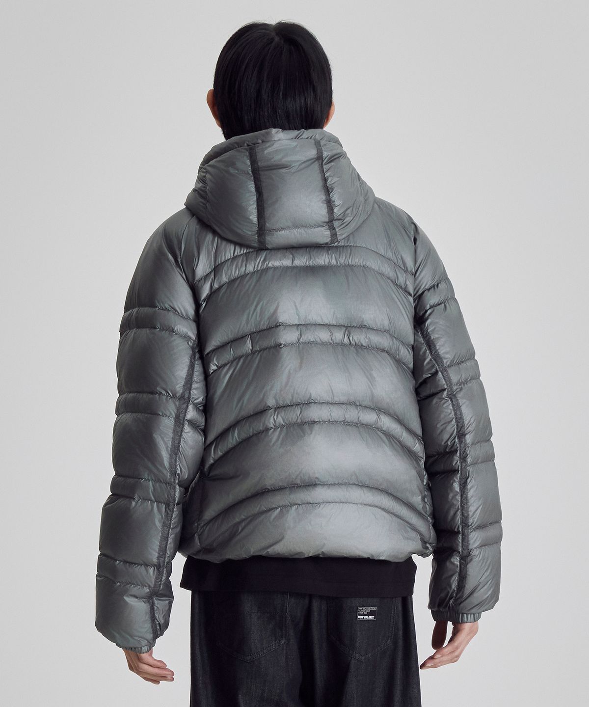 뉴발란스(NEW BALANCE) NBNPG41913 / UNI 플라잉77 슈퍼라이트 후드형 경량 구스다운 (CHARCOAL)